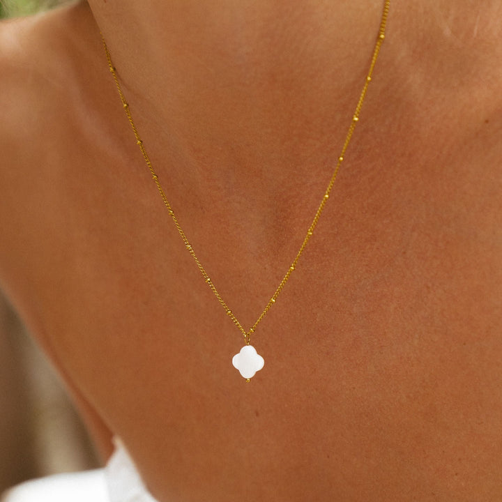 https://cdn.shopify.com/s/files/1/0930/2979/4119/files/white-clover-necklace.jpg?v=1767012414